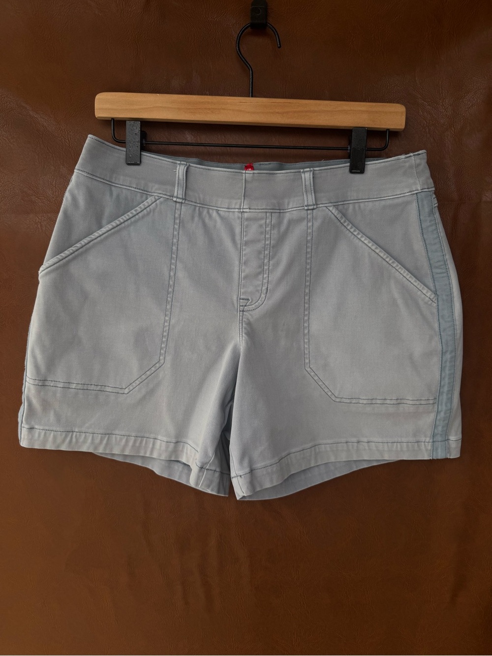 SPANX Women’s Large Light Blue Grey Utility Shorts Stretch Patch Pockets Casual